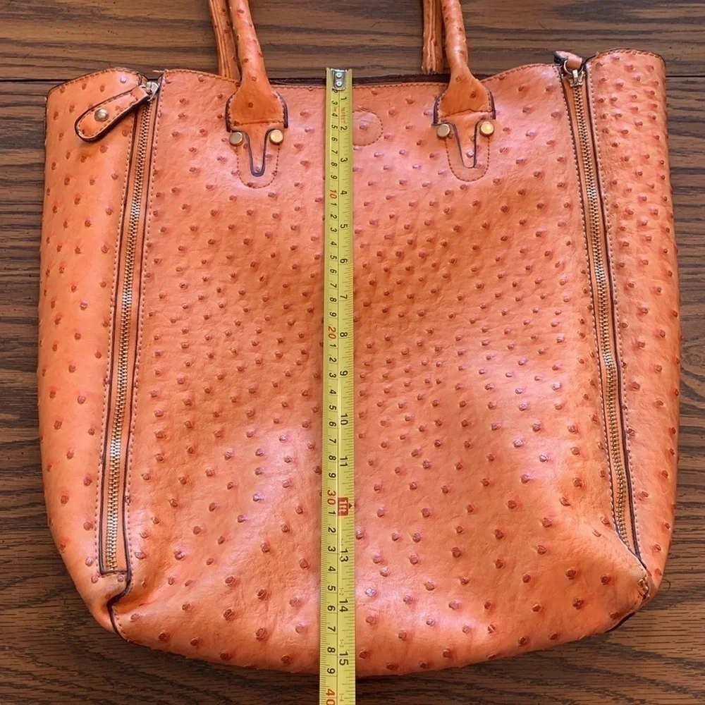 Studio 36 medium to large purse/tote bag. Really nice quality. Orange/4 zip outs